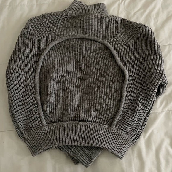 Grey knitted sweater with open back - Picture 2 of 2